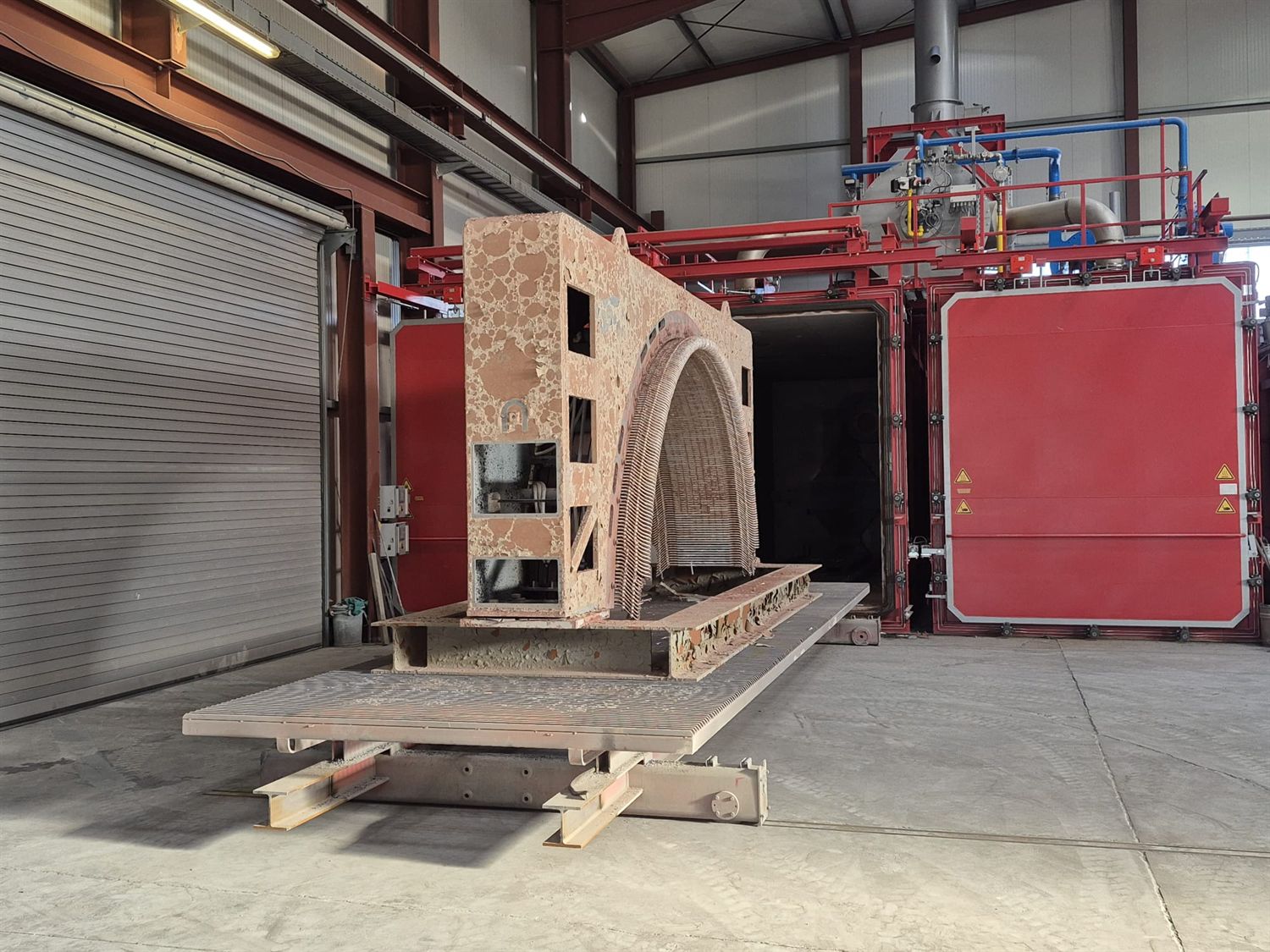 Großbauteil vor der Pyrolyseanlage