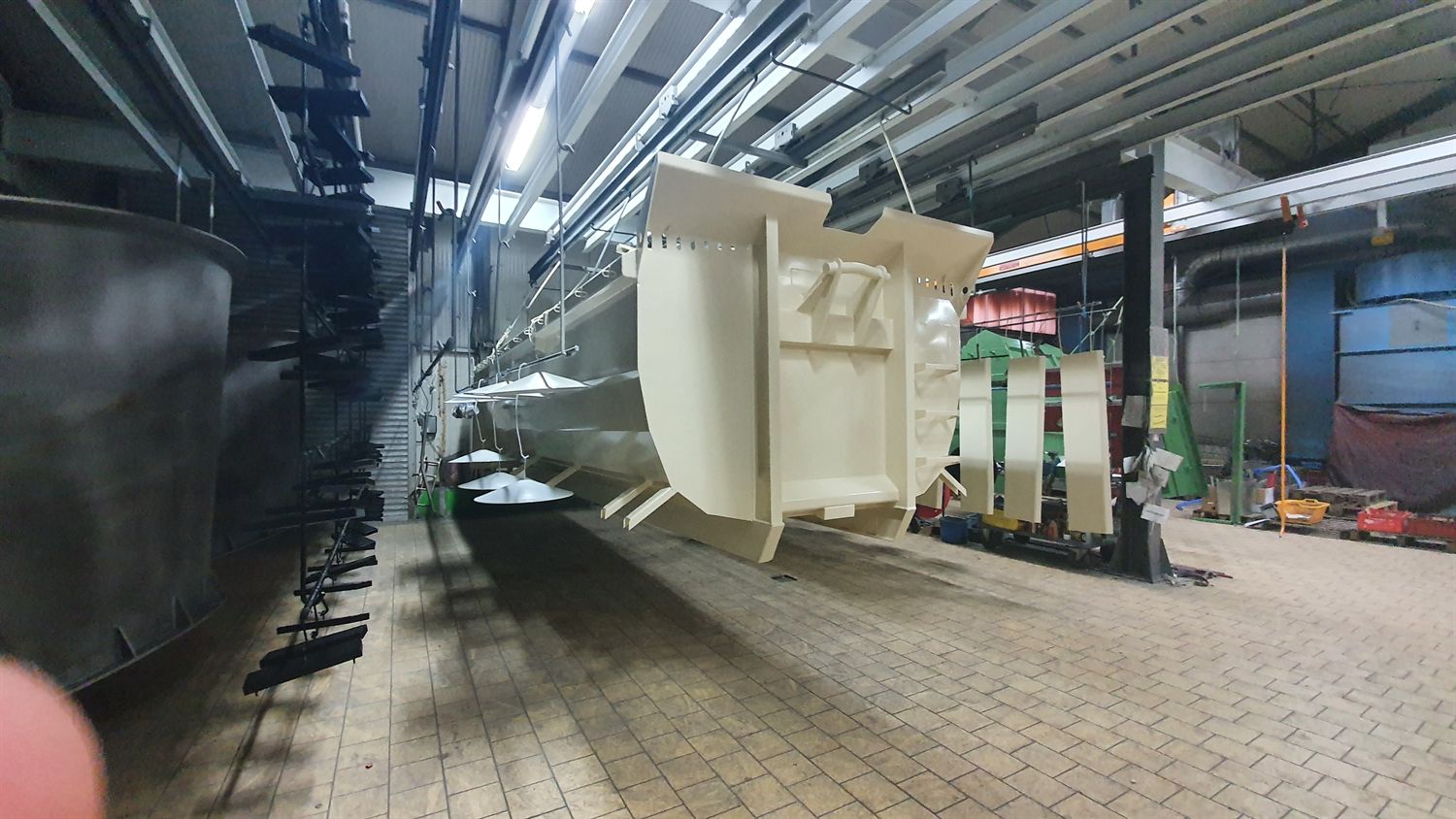 Beschichtetes Großbauteil in der Halle